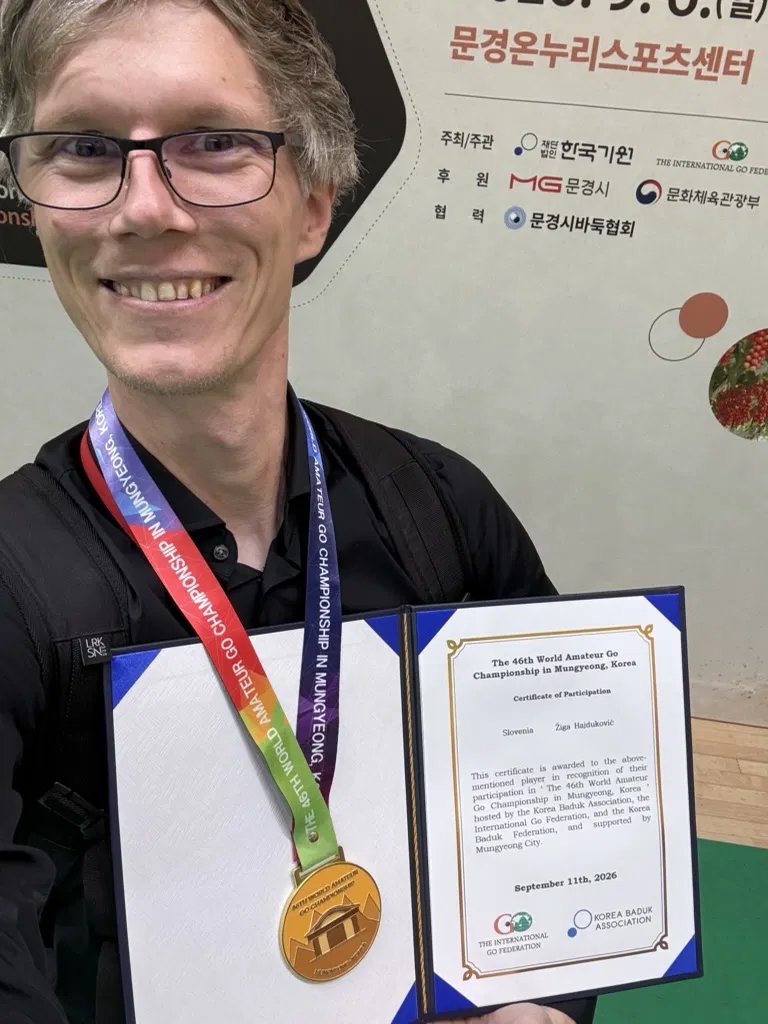 Z medaljo in potrdilom o udeležbi
